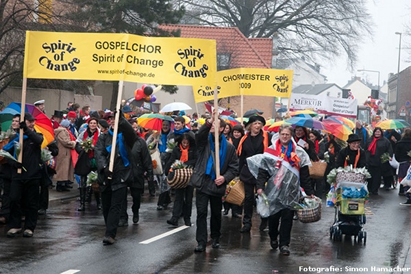 Spirit of Change beim Rosensonntagszug in Porz