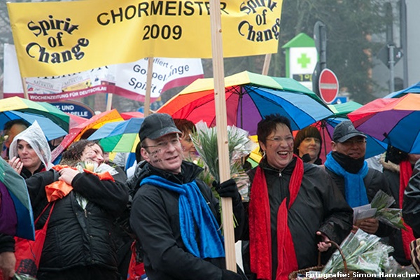 Spirit of Change beim Rosensonntagszug in Porz